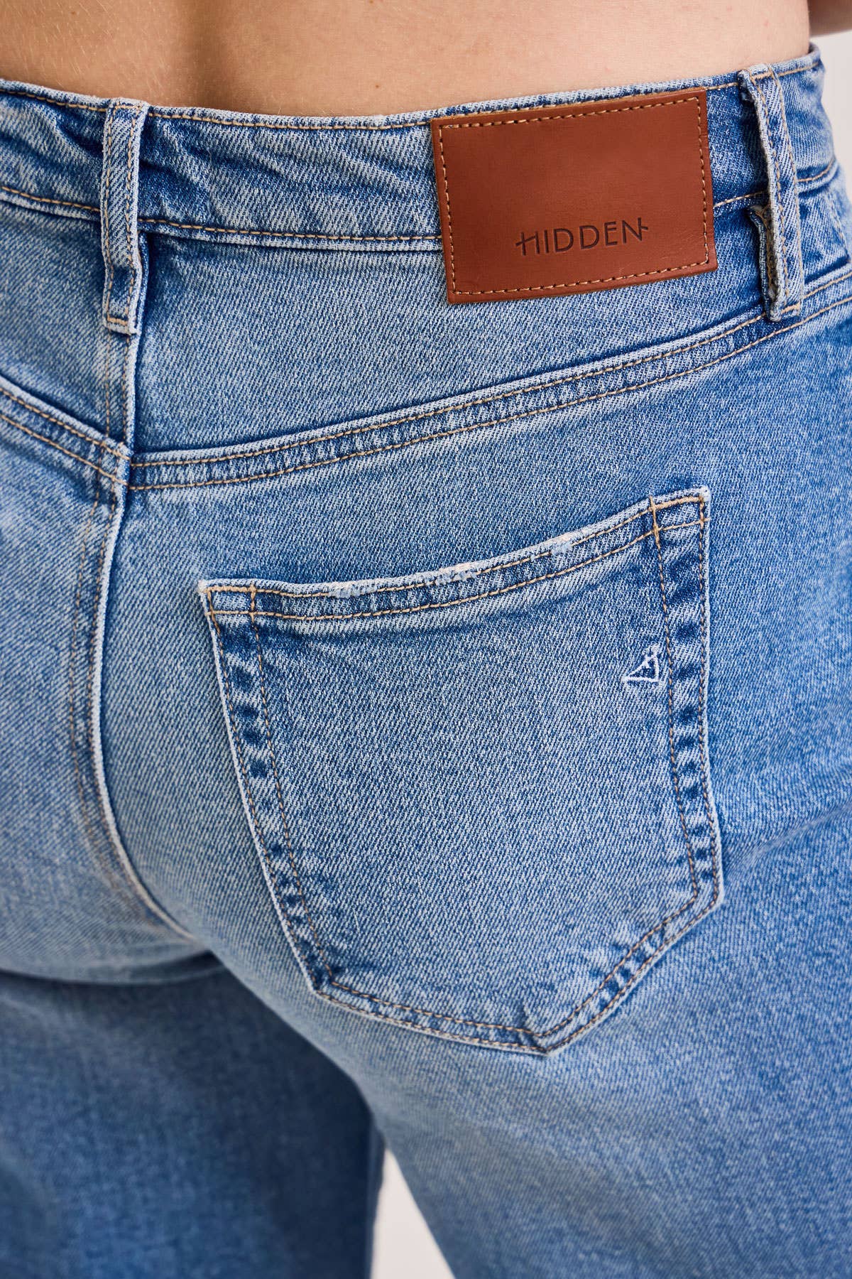 Hidden Jeans - DAD JEANS WITH CHEETAH CUFF